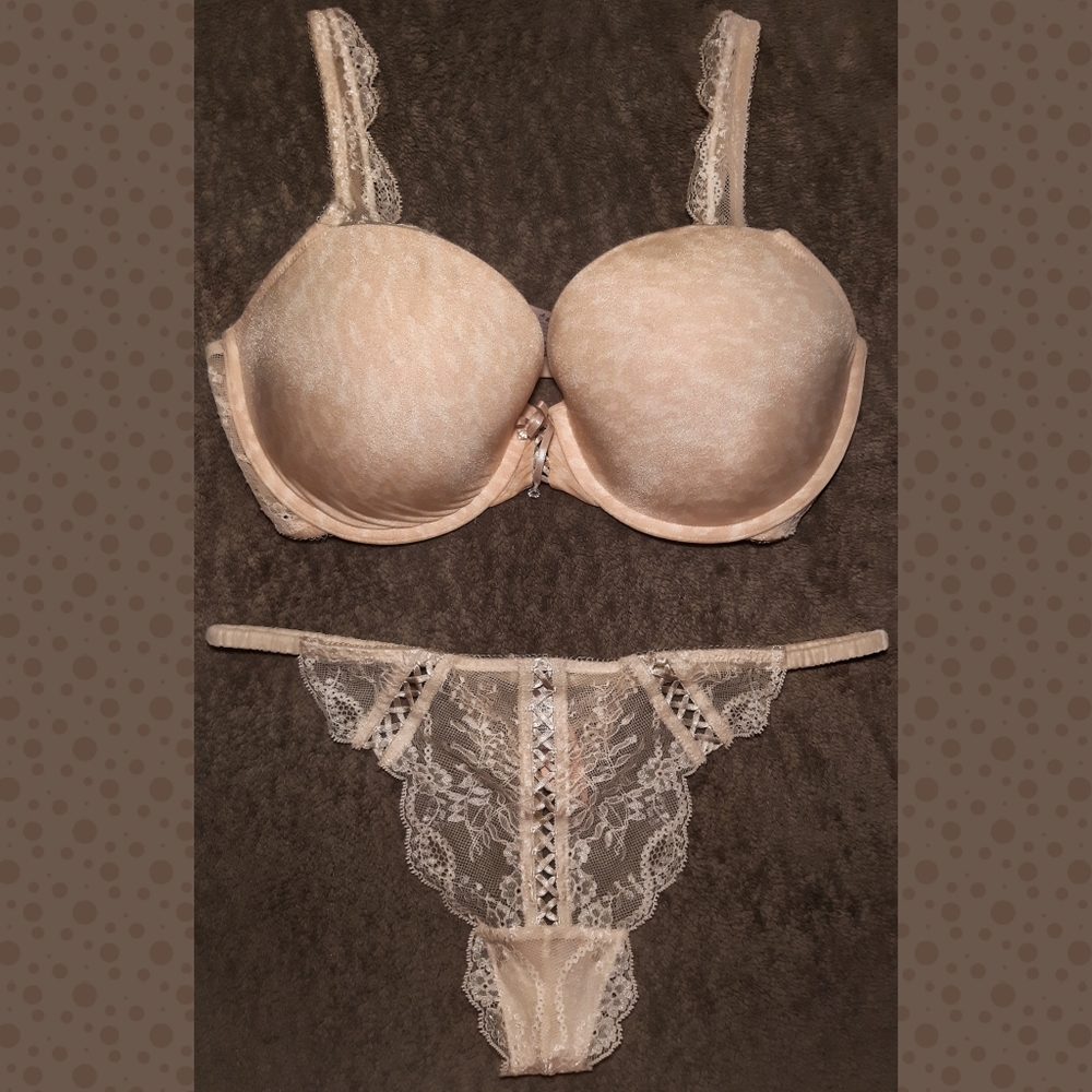 《RARE!》NEW Victoria's Secret Baby Beige Lace Bra a